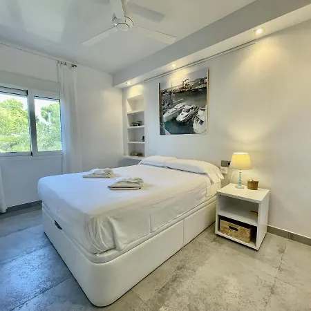 Apartmento En Rotas Con Piscina 아파트 *