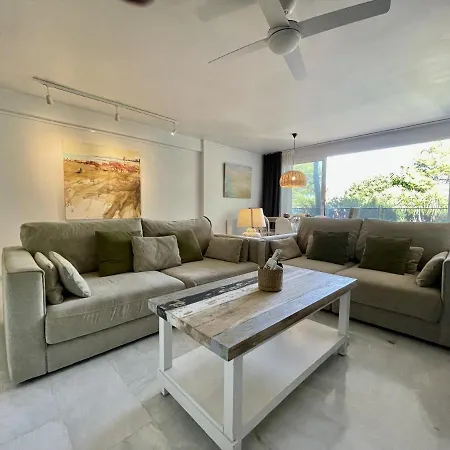 Apartmento En Rotas Con Piscina 아파트 *