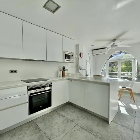 Apartmento En Rotas Con Piscina 아파트 *